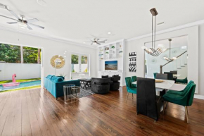 Triple Decker Huge Bathrooms Pool Rooftop Deck Awesome Location